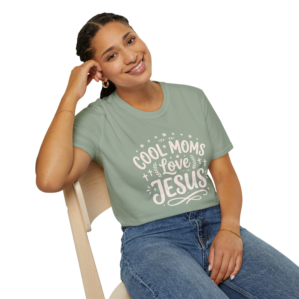 “Cool Moms Love Jesus” T-Shirt ✝️💖