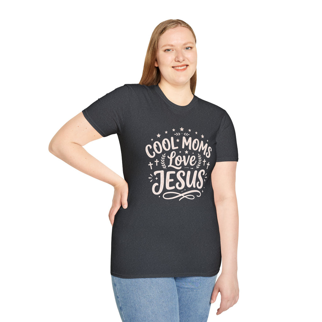 “Cool Moms Love Jesus” T-Shirt ✝️💖